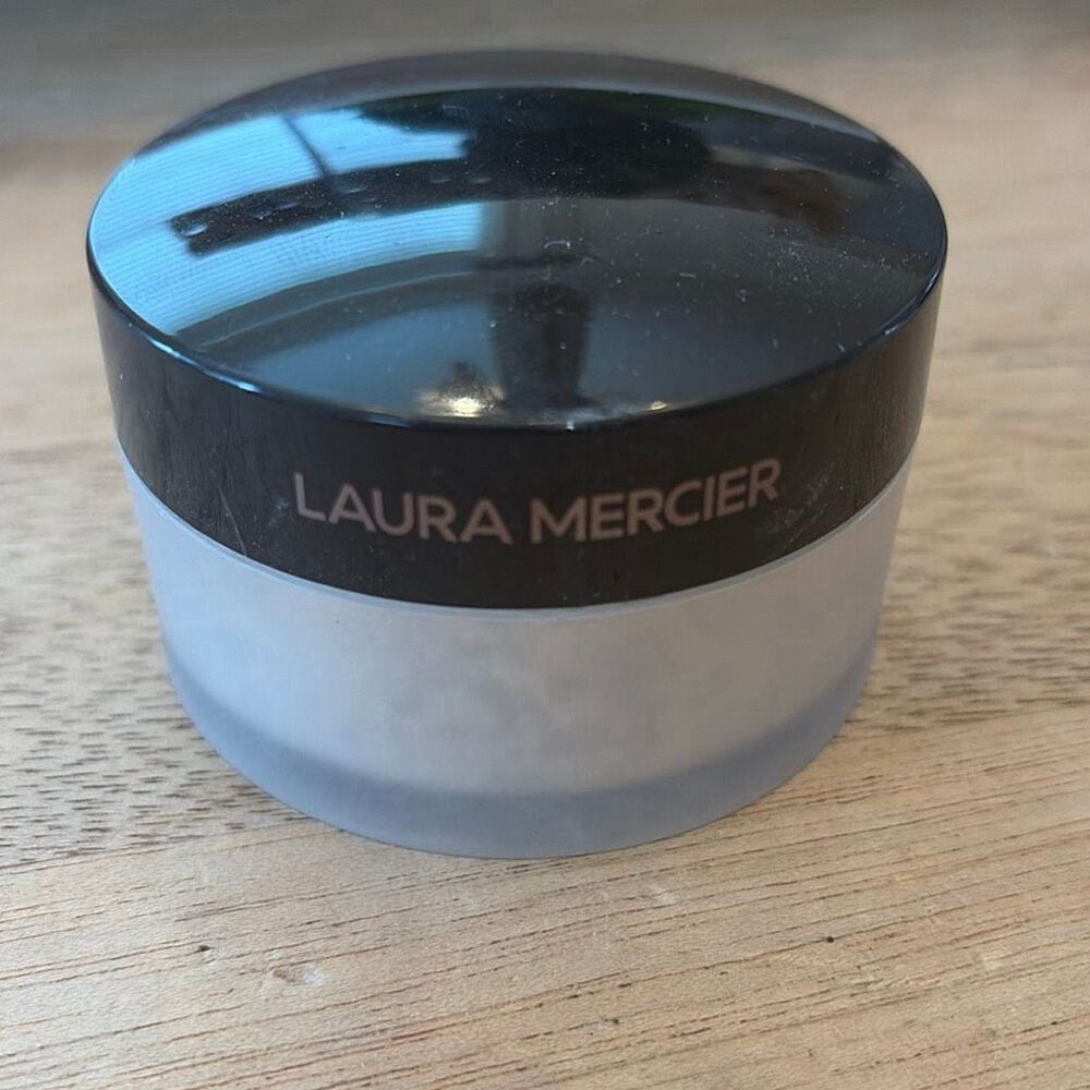 Laura Mercier translucent loose setting powder